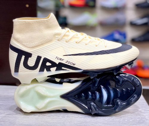 نمایش انواع کفش ورزشی مردانه و زنانه برند تورف مناسب ورزش، باشگاه و پیادهروی