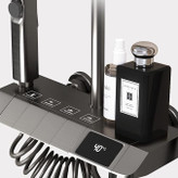 طراحی مینیمال دوش پیانویی با نمایشگر LED دمای آب