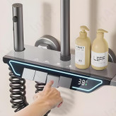 نمای نزدیک از کلیدهای پیانویی برای کنترل جریان آب