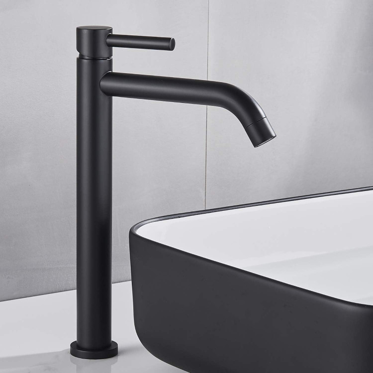 شیر نصبشده روی روشویی روکابینتی مدرن