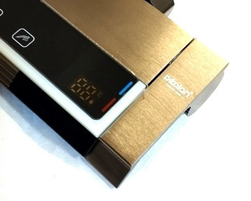 نمایشگر لمسی هوشمند دوش Dikalan در حالت روشن