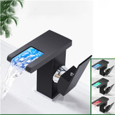 شیر روشویی هوادیائو در حالت نور آبی سرد