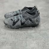 کفش اسپرت مردانه تورف در کنار شلوار ورزشی برای استایل روزمره