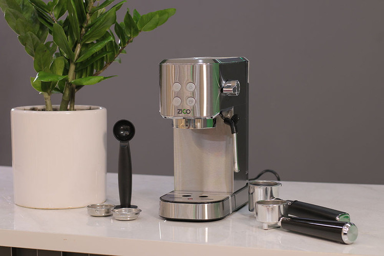 طراحی شیک و بدنه مقاوم اسپرسوساز ZICO مدل ZC-6065