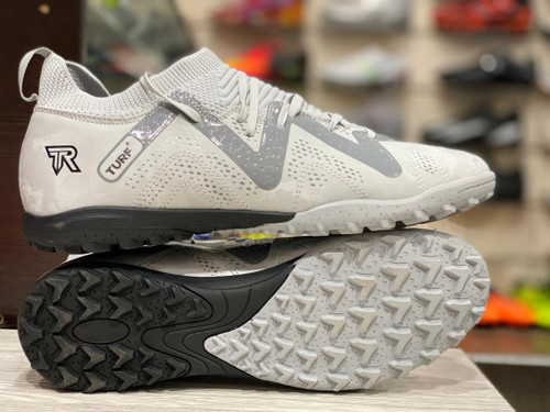 نمای نزدیک از زیره کفش 2403 با آج ضد لغزش