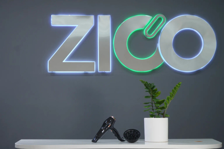 موتور AC پرقدرت سشوار ZC-5020 مناسب استفاده در سالن