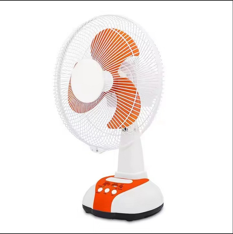 پنکه EP-2112A در یک محیط کمپینگ یا مسافرتی (نمای استفاده)