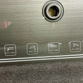 نمای نزدیک بدنه دودی دوش پیانویی هوادیائو