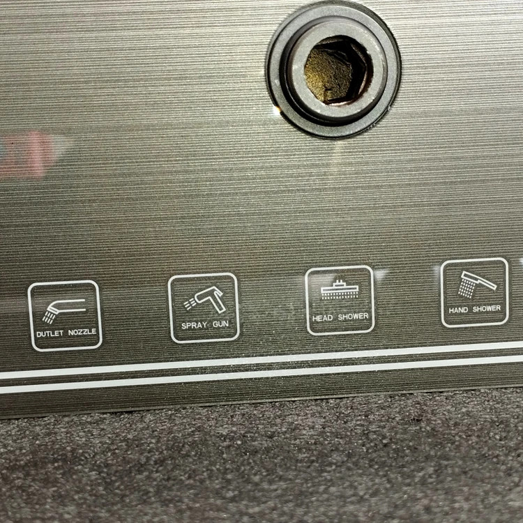 نمای نزدیک بدنه دودی دوش پیانویی هوادیائو