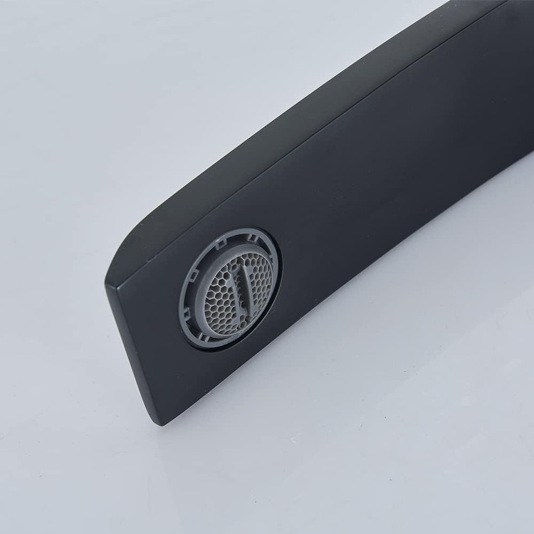 نصب شده شیر روشویی Hyshin در یک سرویس بهداشتی لوکس