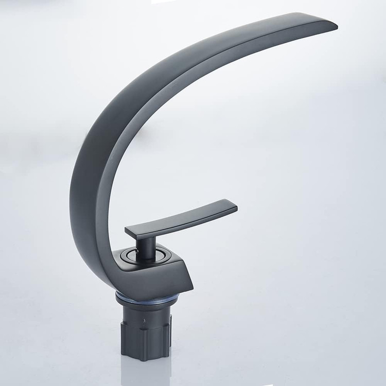 نمای نزدیک بدنه برنجی شیر روشویی Hyshin HS586