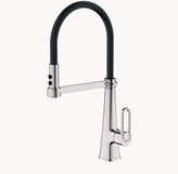 شیر ظرفشویی دو حالته ۳۶۰ درجه سیلیکونی نصبشده در آشپزخانه