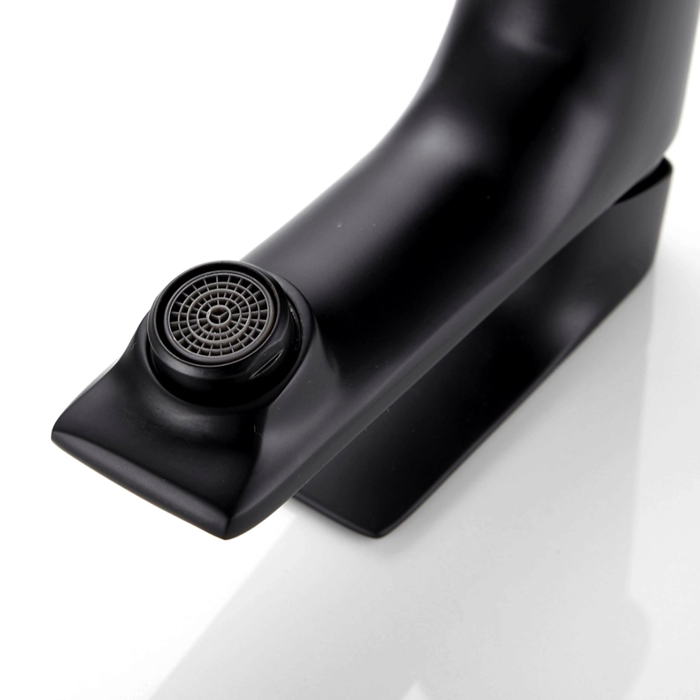 تصویر نزدیک شیر washbasin Hyshin کوتاه