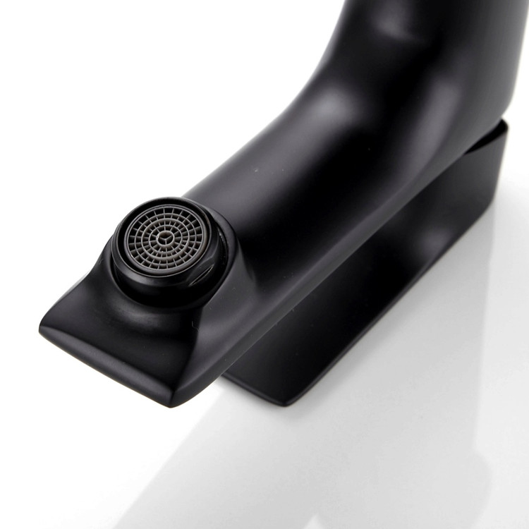 تصویر نزدیک شیر washbasin Hyshin کوتاه