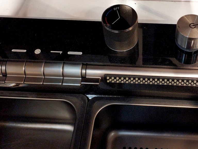 نمای نزدیک سینک پیانویی دیجیتال