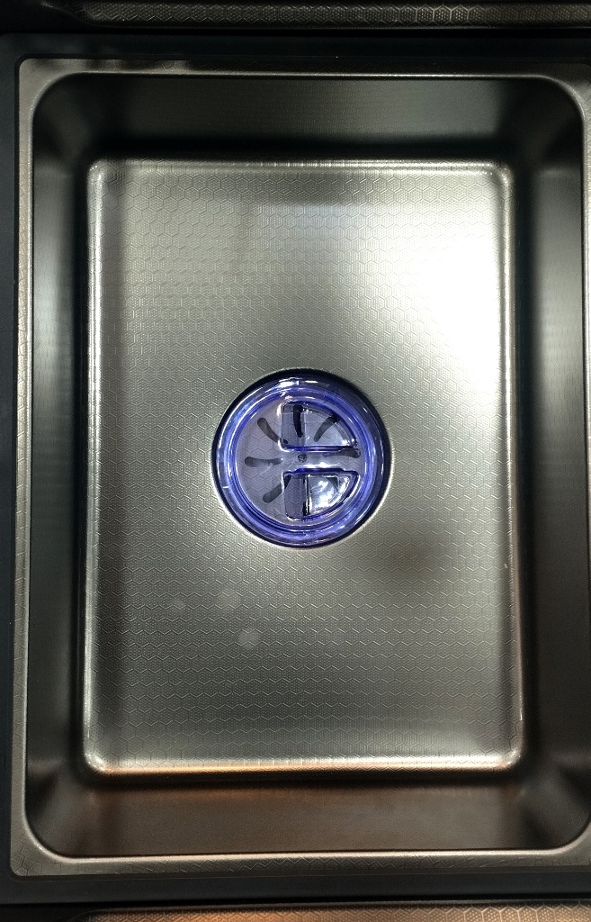 نمای جانبی از آچکان داخلی و محل تعبیه شده لوازم شستشو