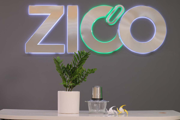 خردکن حرفهای زیکو مدل ZC-7025 با بدنه شیشهای نشکن روی پیشخوان آشپزخانه