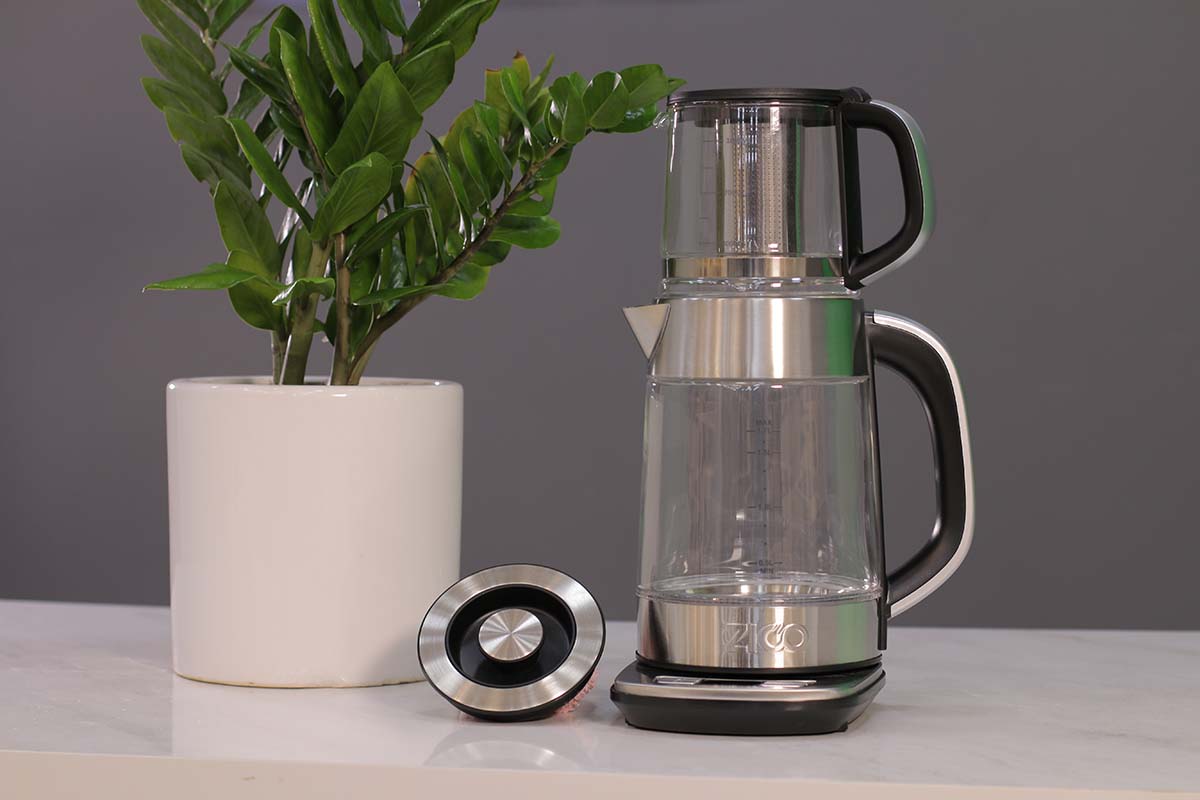 تصویر اصلی نمای جلو از چای ساز ZICO ZC-4020 با کتری و قوری استیل